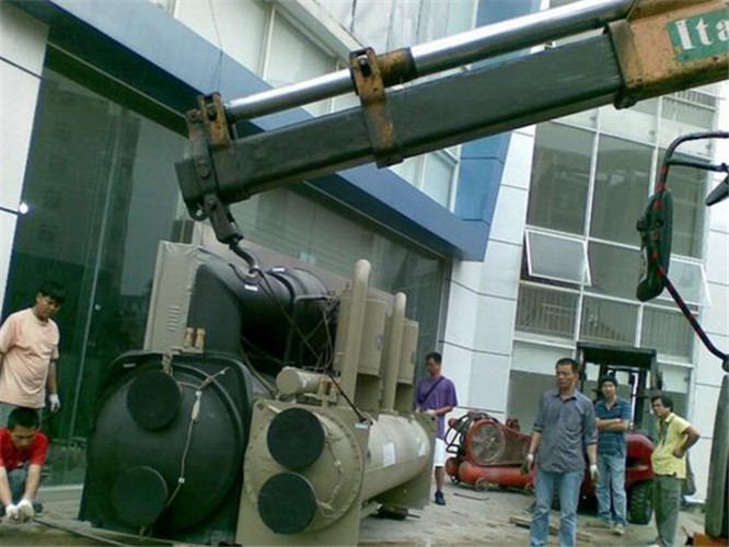 龙文区随车吊和汽车吊的核心区别是什么？哪种更省钱？