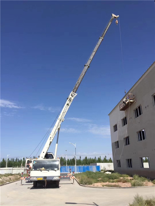 龙文区“轻装强干”—— 吊车的 “轻量化臂架” 技术